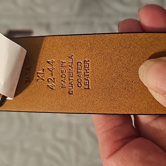 Crown & Ivy Men's Leather Belt - Picture 4 of 6